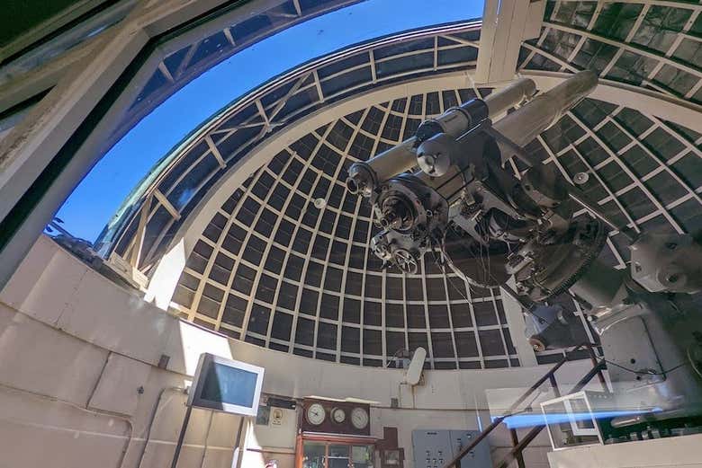 El interior del Observatorio Griffith con sus telescopios