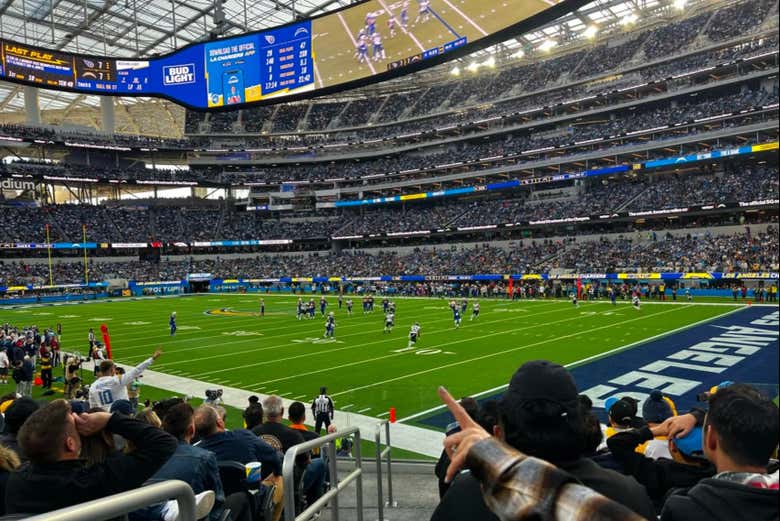 Disfrutando de un partido de la NFL en Los Ángeles