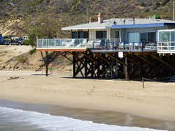 Casas en playa californiana